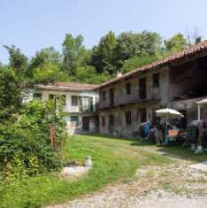 Foto Rustico / Casale di 330 m con pi� di 5 locali e box auto doppio in vendita a Gassino Torinese