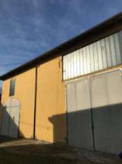 Foto Rustico / Casale di 400 m con pi di 5 locali e box auto doppio in vendita a Modena