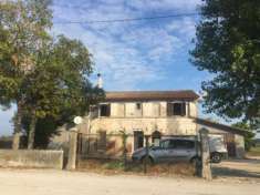 Foto Rustico / Casale di 400 m con pi di 5 locali in vendita a Ravenna