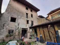 Foto Rustico / Casale di 400 m con pi di 5 locali in vendita a San Felice del Benaco