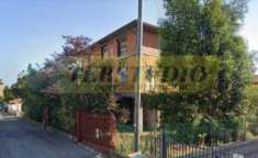 Foto Rustico / Casale di 800 m con pi di 5 locali in vendita a Urgnano