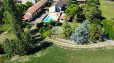 Foto Rustico / Casale di 950 m con pi di 5 locali e box auto doppio in vendita a Tortona