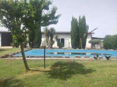 Foto Rustico casale in Vendita, pi di 6 Locali, 6 Camere, 275 mq (RO
