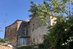 Foto RUSTICO CON 1800 MQ DI TERRENO