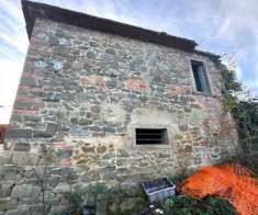 Foto Rustico In Pietra Con Terreno Privato - V173