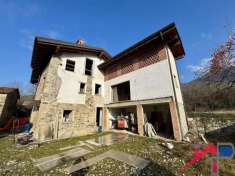 Foto Rustico in vendita a Caprino Bergamasco