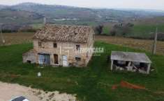 Foto Rustico in vendita a Monte Urano