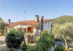 Foto Rustico in vendita a Pescia