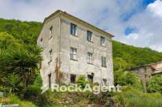 Foto Rustico in vendita a San Colombano Certenoli