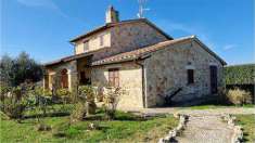 Foto Rustico/Casale in Vendita, pi di 6 Locali, 250 mq, Montecastril