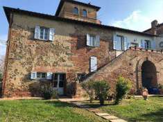 Foto Rustico/Casale in Vendita, pi di 6 Locali, 500 mq, Foiano della