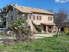 Foto Rustico/Casale in Vendita, pi di 6 Locali, 510 mq, Macerata