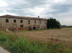 Foto Rustico/Casale/Corte in Vendita, pi� di 6 Locali, 130 mq (Crespi