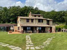 Foto Rustico/Casale/Corte in Vendita, pi di 6 Locali, 370 mq (Todi)