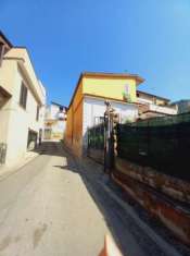 Foto Santa Maria A Vico Semi-ndipendente con ampio cortile e piccolo giardino