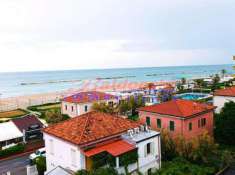 Foto SASSONIA - AMPIO APPARTAMENTO FRONTE MARE CON GARAGE