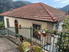 Foto Singola in vendita a Castiglione Chiavarese