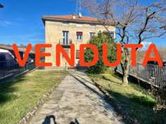 Foto smr110 - in casa singola quadrifamigliare, ampio quadrilocale doppio box, giardino e solaio uso ripostiglio
