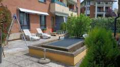 Foto Sovico (MB) Appartamento di 3 locali con doppi servizi, Giardino Privato, Cantina e box