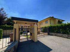 Foto Spazi, verde e comfort: 4 locali con giardino privato a Carnate