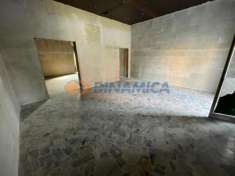 Foto SPAZIO COMMERCIALE A ROBBIATE