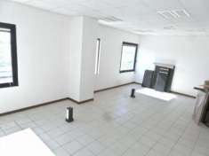Foto Spazioso ufficio cablato con parcheggio