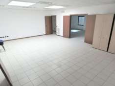 Foto Spazioso ufficio cablato con parcheggio