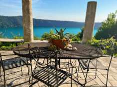Foto Splendida villa con vista sul lago a Castel Gandolfo