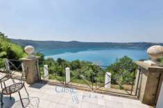 Foto Splendida villa con vista sul lago a Castel Gandolfo