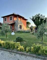 Foto Splendida Villa immersa nel verde delle valli Umbre