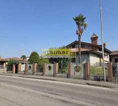 Foto Splendida villa singola con giardino