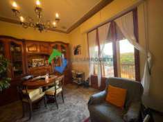 Foto Splendido appartamento a Scacciapensieri, tre camere, due bagni, balconi con vista, garage e giardino.