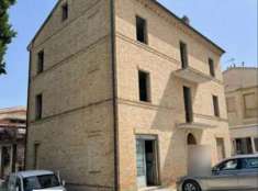 Foto Stabile / Palazzo in Vendita, 1 Locale, 327,6 mq, Corridonia