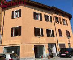 Foto Stabile / Palazzo in Vendita, 6 Locali, 290 mq, Erba