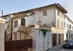 Foto Stabile / Palazzo in Vendita, pi di 6 Locali, 1300 mq, Palazzol