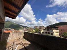 Foto Stabile / Palazzo in Vendita, pi di 6 Locali, 200 mq, Pellezzan