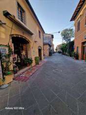 Foto Stabile / Palazzo in Vendita, pi di 6 Locali, 200 mq, Pietrasan