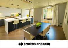 Foto Stabile / Palazzo in Vendita, pi di 6 Locali, 220 mq, Loreto (l