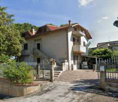 Foto Stabile / Palazzo in Vendita, pi di 6 Locali, 291 mq, Castelleo