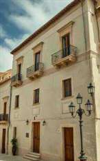 Foto Stabile / Palazzo in Vendita, pi di 6 Locali, 600 mq, Casarano