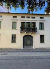 Foto Stabile / Palazzo in Vendita, pi di 6 Locali, 655 mq, Oderzo