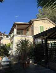 Foto Stabile / Palazzo in Vendita, pi di 6 Locali, 931 mq, Jesi