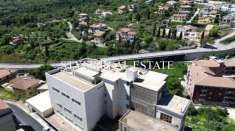 Foto stabile commerciale con ascensore ed area parcheggio