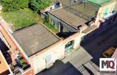 Foto STABILE INDIPENDENTE CON CORTILE - VIA CADORNA - MONDRAGONE - RIF. V2811