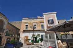Foto STABILE INDIPENDENTE PIAZZA REGINA MARGHERITA GROTTAGLIE