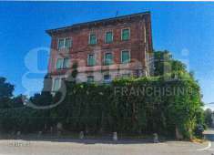 Foto Stabile/Palazzo in Vendita, 1550 mq (Fiorenzuola d'Arda)