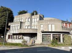 Foto Stabile/Palazzo in Vendita, pi di 6 Locali, 1000 mq (Sala Bagan