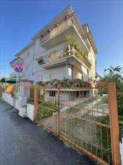 Foto Stabile/Palazzo in Vendita, pi di 6 Locali, 350 mq (Minturno)