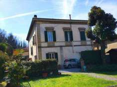 Foto Stabile/Palazzo in Vendita, pi di 6 Locali, 400 mq (San Giulian