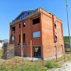 Foto Stabile/Palazzo in Vendita, pi di 6 Locali, 420 mq (Capannori)